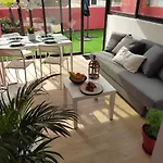 公寓 Air-conditioned Flat With Terrace - Private & Independent -